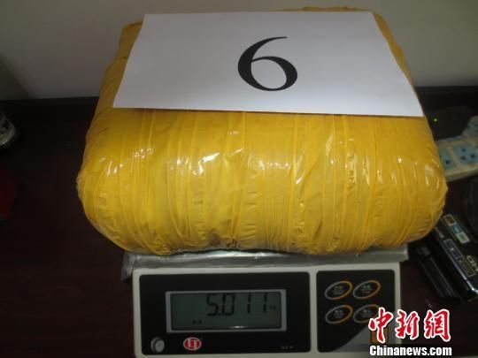 图为警方缴获的毒品大麻。 冯忠海 摄 图为警方缴获的毒品大麻。 冯忠海 摄